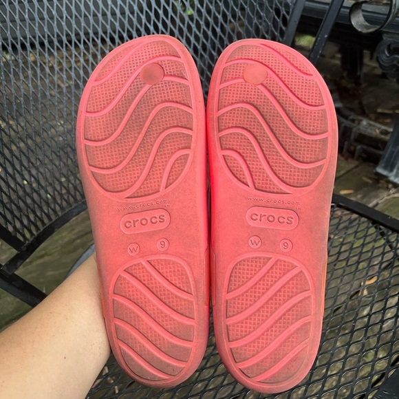 CROCS Vibrant Coral Flip Flops Size 9 - Picture 4 of 5